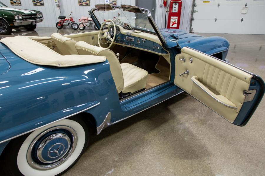 Интерьер Mercedes-Benz 190 SL (Bm.121.042) 1962 года  (фото 53 из 175)